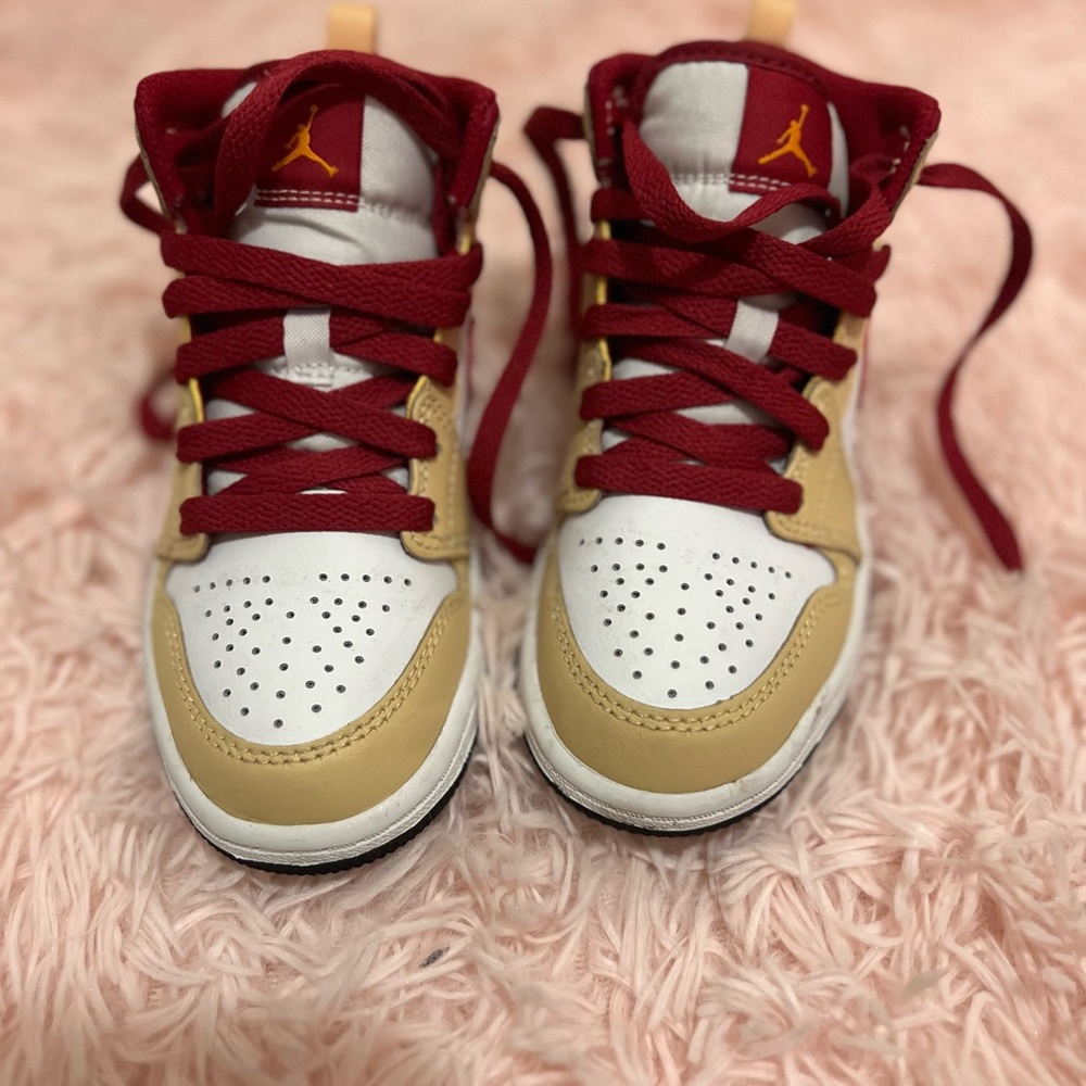 Jordan Mid 1s